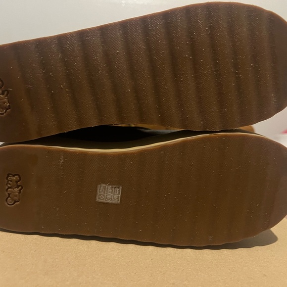 Size 8 - Picture 3 of 10